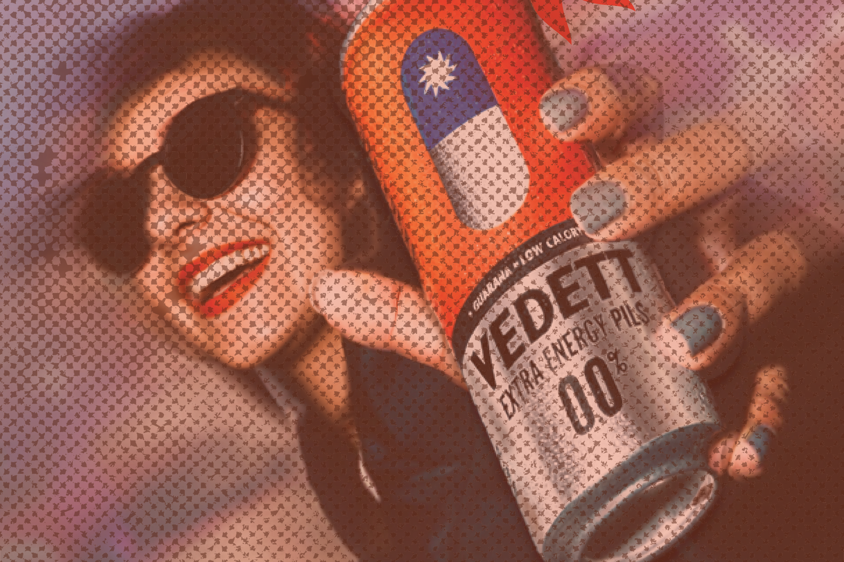 Woman holding Vedett Energy 0.0 can